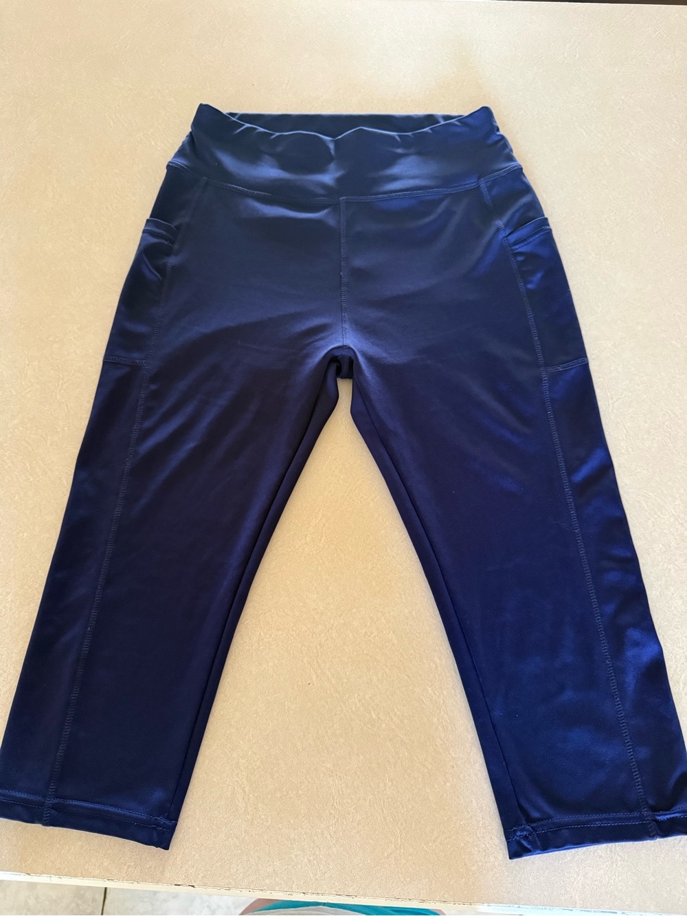 Navy Active Capri Leggings Size M